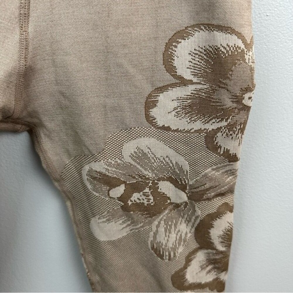 Offline By Aerie Tan Floral Hi-Rise 7/8 Legging NWT Size XS Athletic Gym Workout - Picture 9 of 16